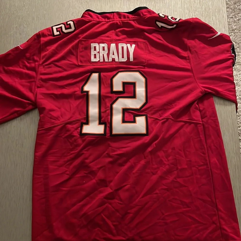 Nike Buccaneers #12 Tom Brady Red Jersey - Picture 6 of 6